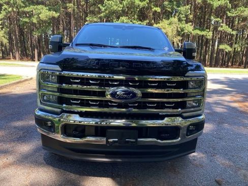 Used 2023 Ford F250 Lariat w/ FX4 Off-Road Package image 9