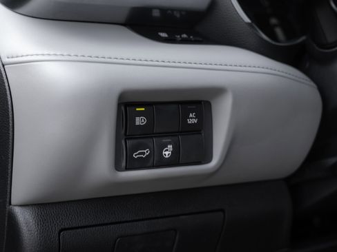 Used 2023 Toyota Highlander Limited image 13