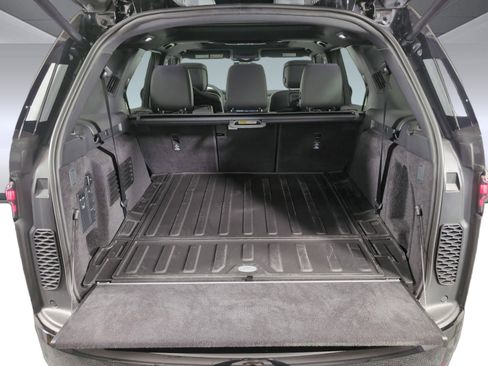 Used 2025 Land Rover Discovery Dynamic SE image 26