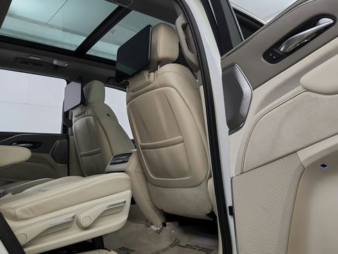 Used 2021 Cadillac Escalade Premium Luxury Platinum RWD image 36