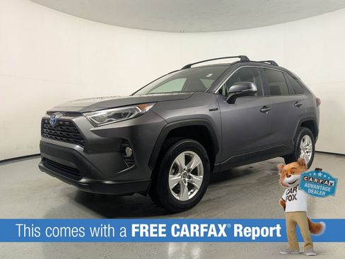 Used 2021 Toyota RAV4 XLE image 3