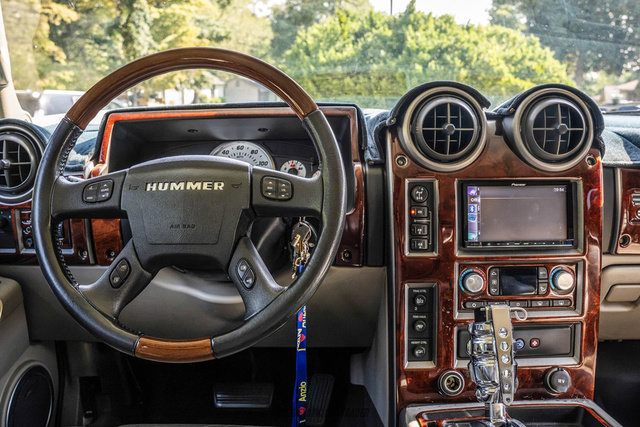 Used 2003 HUMMER H2 w/ Preferred Equipment Group AWD/4WD image 40
