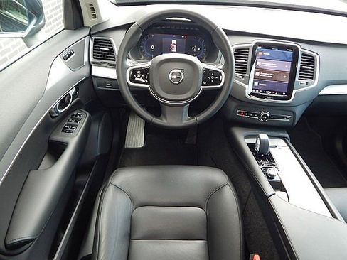 Certified 2025 Volvo XC90 B5 Core image 5