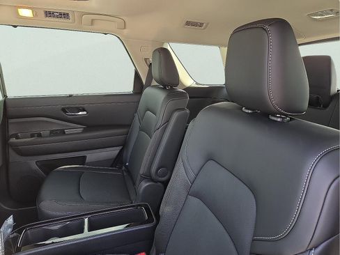 New 2026 Nissan Pathfinder SL image 10