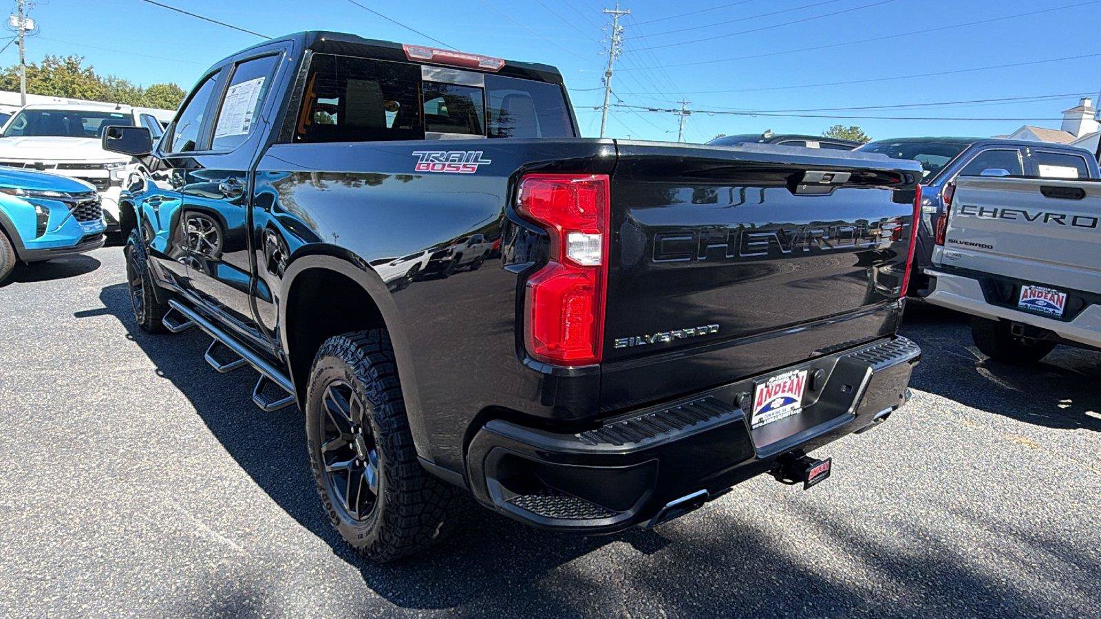 Used 2021 Chevrolet Silverado 1500 LT Trail Boss w/ Convenience Package II AWD/4WD image 10