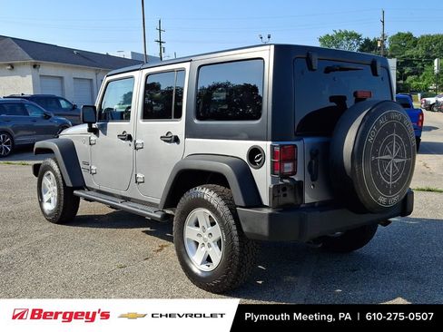 Used 2018 Jeep Wrangler Unlimited Sport S AWD/4WD image 5