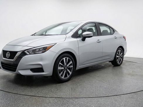 Used 2025 Nissan Versa SV image 3