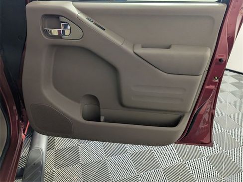 Used 2015 Nissan Frontier SV image 30