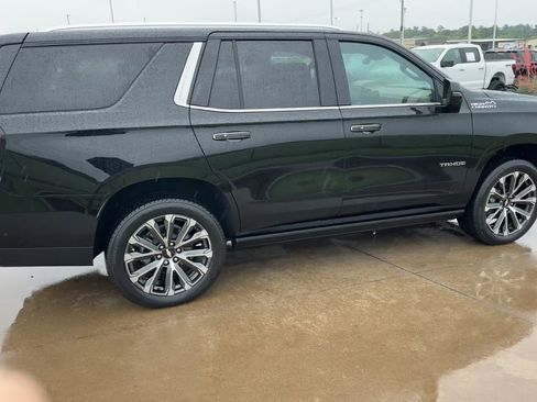 Used 2025 Chevrolet Tahoe High Country AWD/4WD image 8