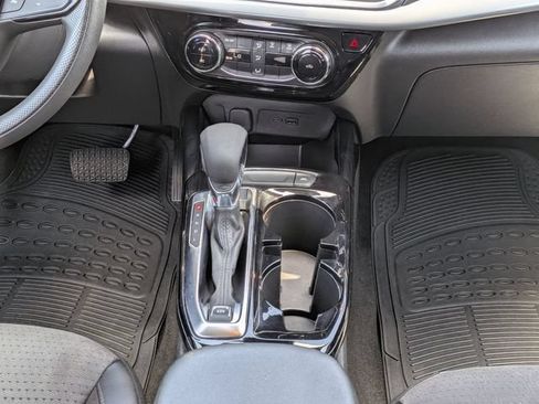 Used 2024 Chevrolet Trax LT FWD image 18