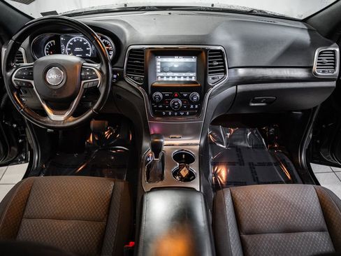 Used 2019 Jeep Grand Cherokee Laredo w/ Security & Convenience Group image 26