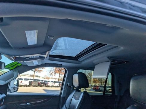 Used 2020 Cadillac Escalade Premium Luxury image 3