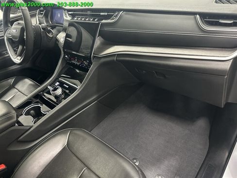 Used 2023 Jeep Grand Cherokee L Limited AWD/4WD image 5