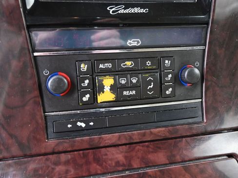 Used 2013 Cadillac Escalade Luxury image 32