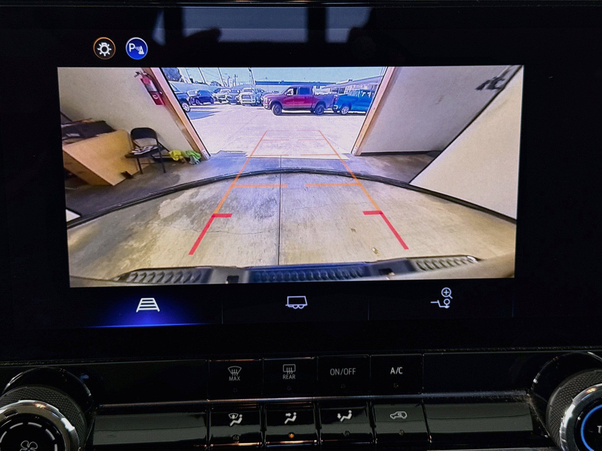 Used 2025 Chevrolet Colorado W/T w/ Advanced Trailering Package RWD image 16