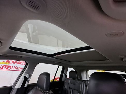 Used 2023 Jeep Grand Cherokee 4WD 4xe image 11