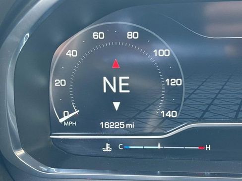 Used 2024 GMC Yukon XL AT4 w/ Technology Package image 30