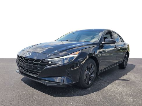 Used 2022 Hyundai Elantra SEL FWD image 2