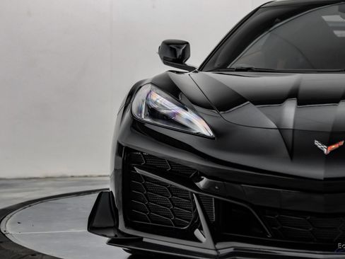 Used 2025 Chevrolet Corvette Z06 RWD image 38