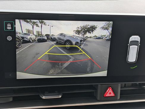 Used 2025 Kia Carnival image 23