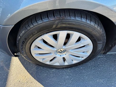 Used 2012 Volkswagen Jetta S image 2