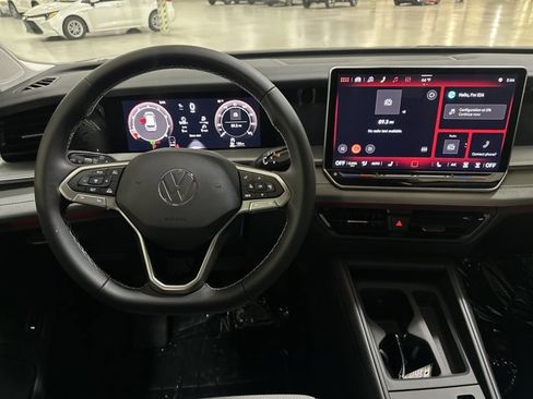 New 2026 Volkswagen Tiguan SE image 28