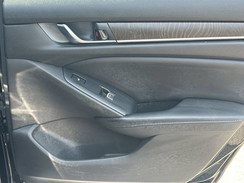 Used 2018 Honda Accord Touring image 16