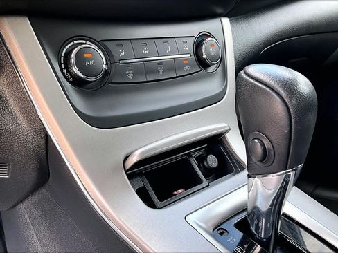 Used 2015 Nissan Sentra SV FWD image 35