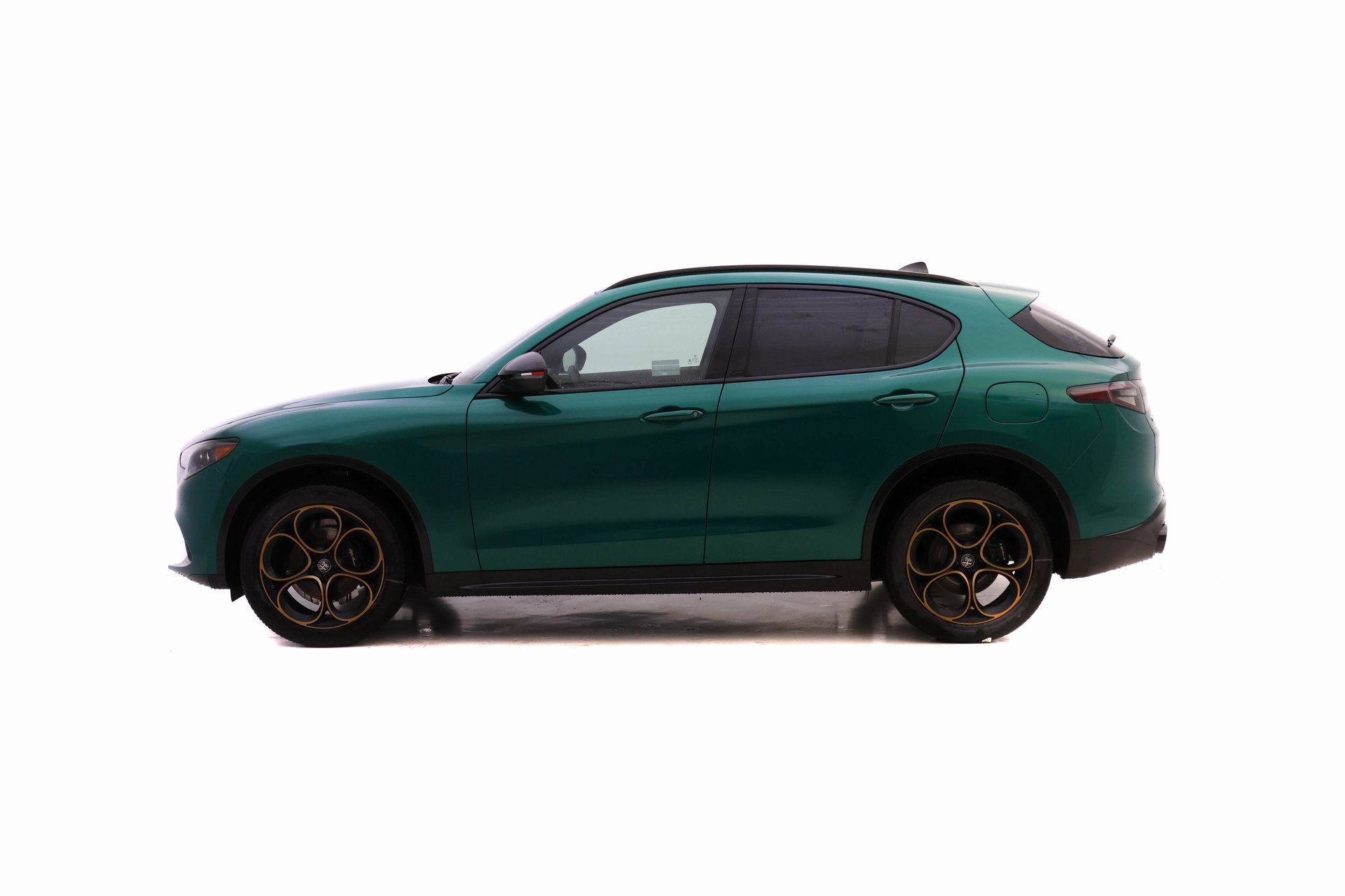 New 2025 Alfa Romeo Stelvio Sprint w/ Convenience Pack AWD/4WD image 3