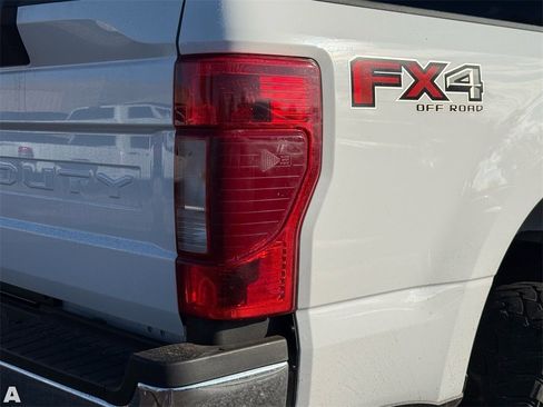 Used 2020 Ford F250 XLT w/ FX4 Off-Road Package image 12