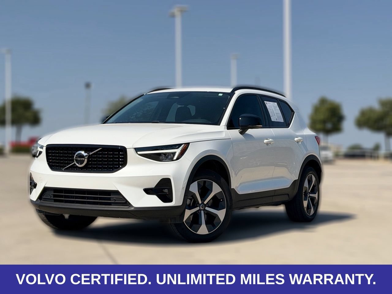 Certified 2025 Volvo XC40 B5 Plus AWD/4WD image 11