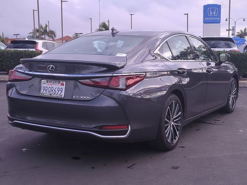 Certified 2025 Lexus ES 300h w/ Premium Package image 6
