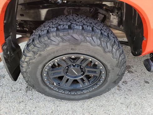 Used 2017 Toyota Tacoma TRD Sport w/ Tow Package AWD/4WD image 11