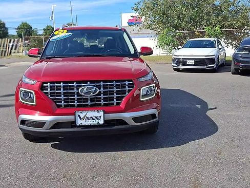 Certified 2022 Hyundai Venue Limited image 3