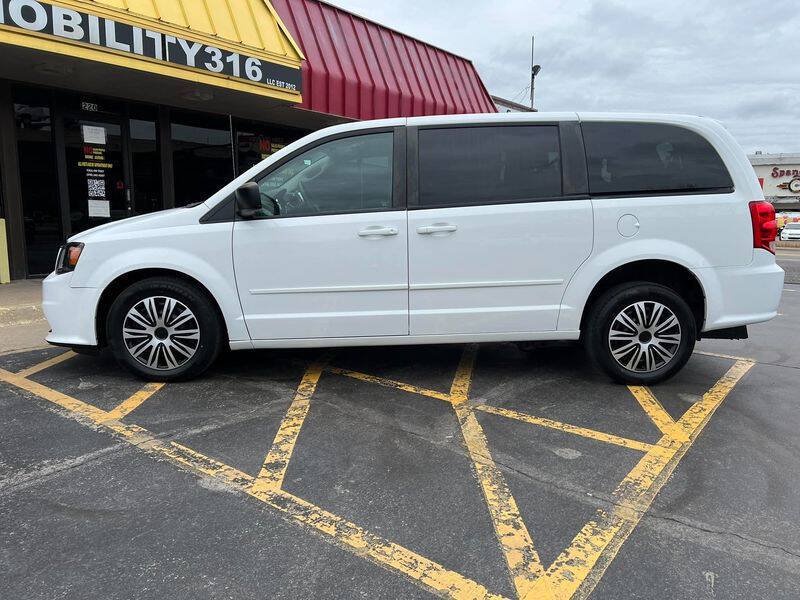 Used 2016 Dodge Grand Caravan SE w/ Quick Order Package 29E SE FWD image 4