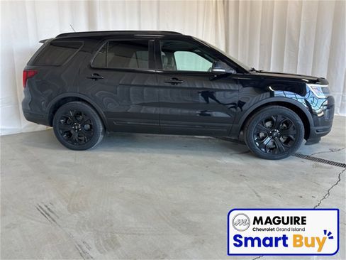 Used 2019 Ford Explorer Sport image 2