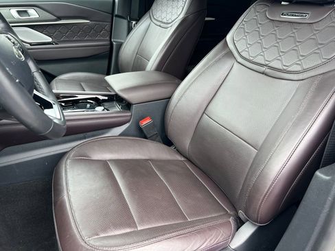 Used 2025 Ford Explorer Platinum w/ LUX Leather Package AWD/4WD image 11