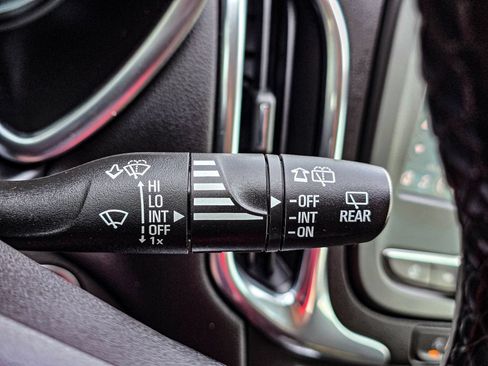 Used 2024 Chevrolet Equinox LT FWD image 24