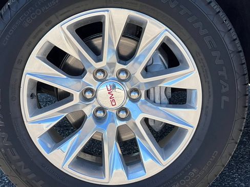 Used 2024 GMC Yukon XL SLT w/ SLT Luxury Package AWD/4WD image 8