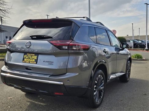 New 2026 Nissan Rogue Platinum image 4