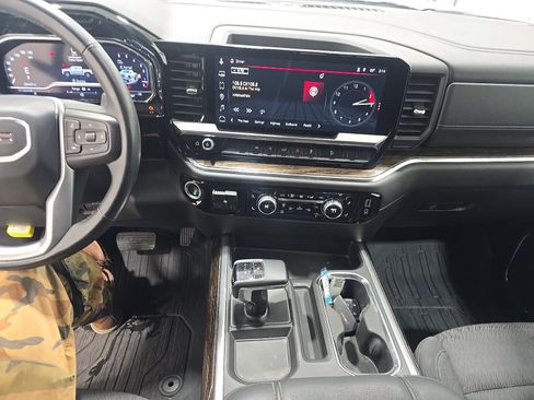 Used 2023 GMC Sierra 1500 Elevation w/ Preferred Package AWD/4WD image 4