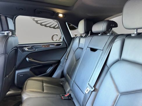 Used 2018 Porsche Macan AWD/4WD image 13