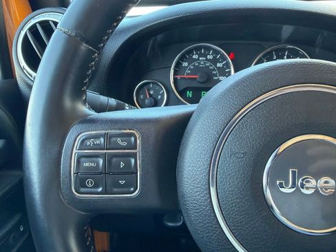 Used 2012 Jeep Wrangler Unlimited Rubicon w/ Connectivity Group AWD/4WD image 12