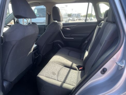 Used 2020 Toyota RAV4 XLE w/ Convenience Package FWD image 32