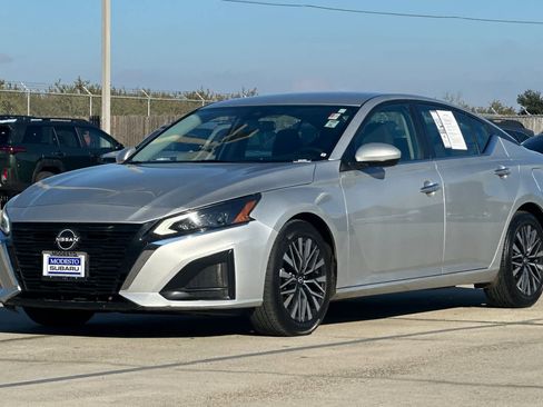Used 2023 Nissan Altima 2.5 SV image 7