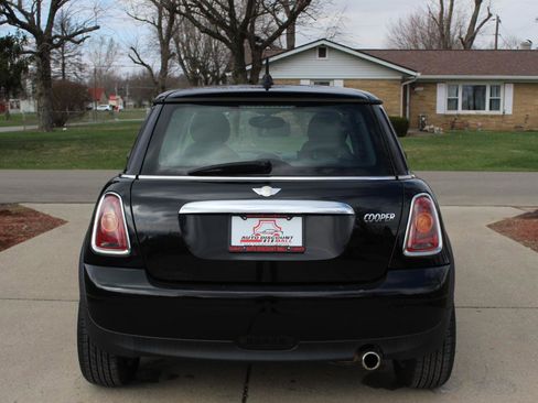Used 2010 MINI Cooper Hardtop image 8