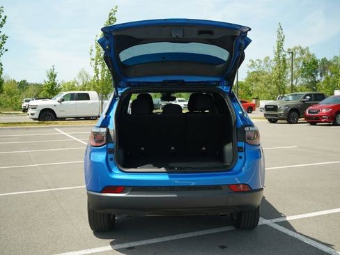 Used 2023 Jeep Compass Sport AWD/4WD image 17