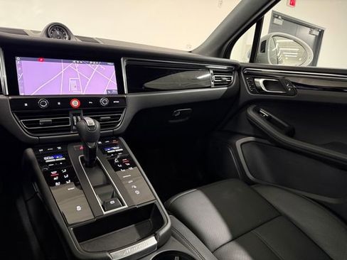 Certified 2026 Porsche Macan AWD/4WD image 14