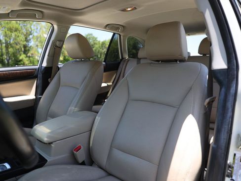 Used 2015 Subaru Outback 2.5i Limited AWD/4WD image 6