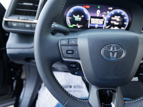 Certified 2026 Toyota Crown XLE image 17